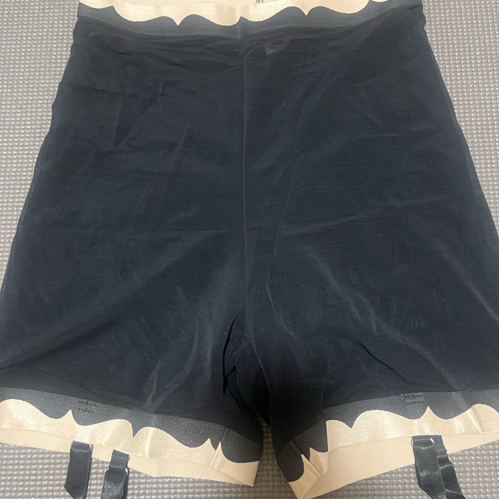 Chantal Thomass Cream ShortsGarter